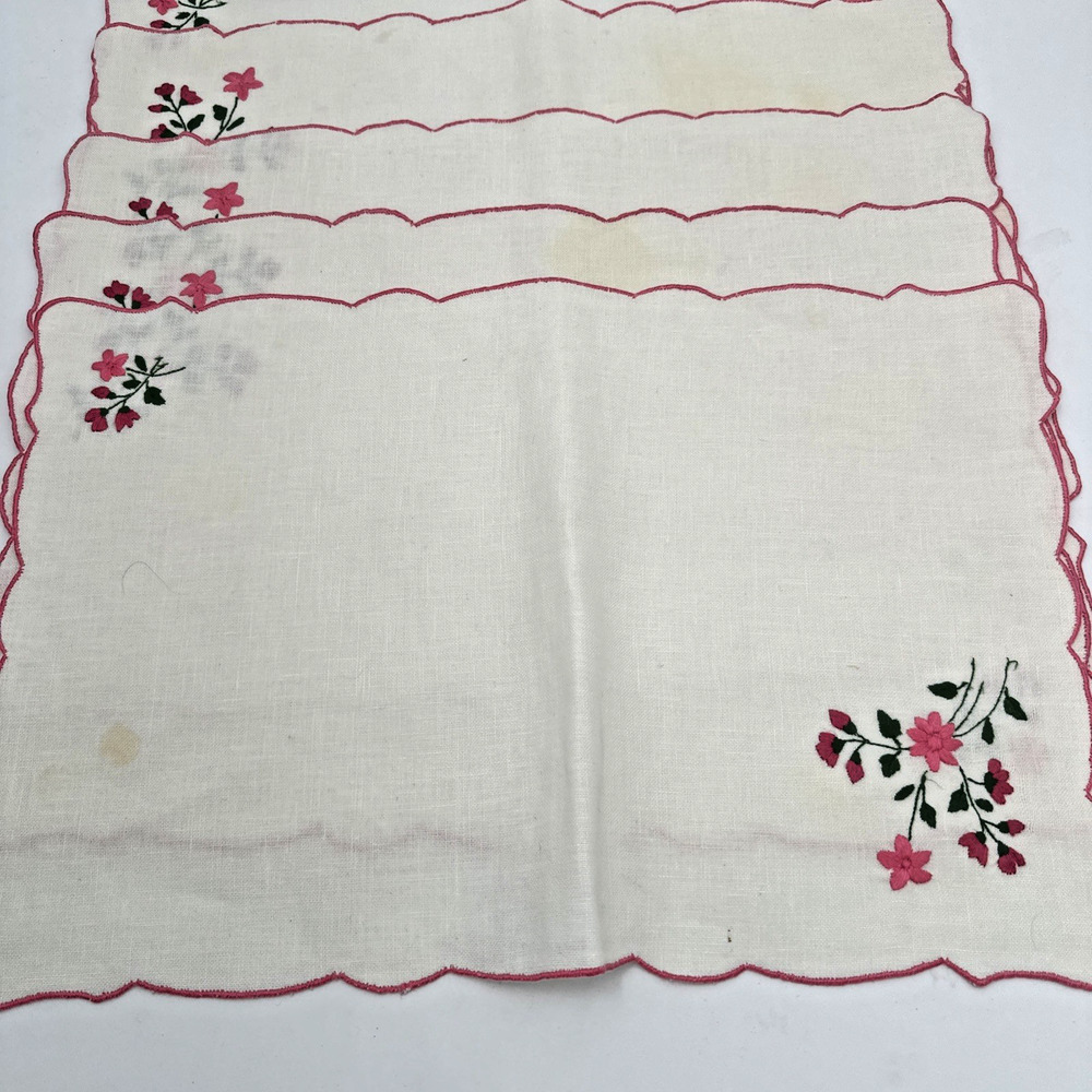 Vintage Set of 8 Floral Embroidered Placemats *Read